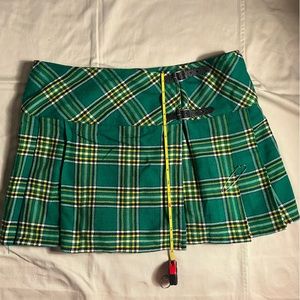 Kilt | Green and Yellow Tartan | 38 | black buckles and pin | never worn